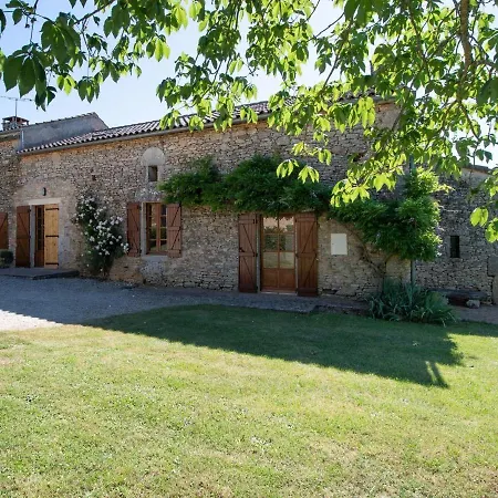Holiday home Spacious In De L Mance Sauveterre-la-Lemance